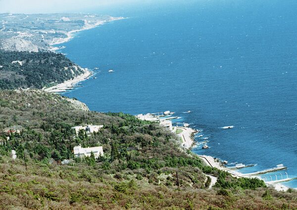 Берег Черного моря в Крыму Берег Черного моря в Крыму