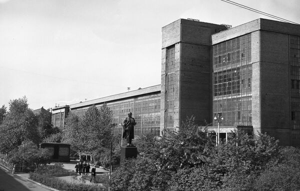 Московский автозавод им. И.А. Лихачева Московский автозавод им. И.А. Лихачева