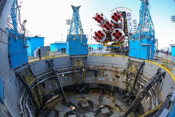 Вывоз ракеты Союз-2.1а с космическими аппаратами на стартовую площадку космодрома Восточный Вывоз ракеты Союз-2.1а с космическими аппаратами на стартовую площадку космодрома Восточный