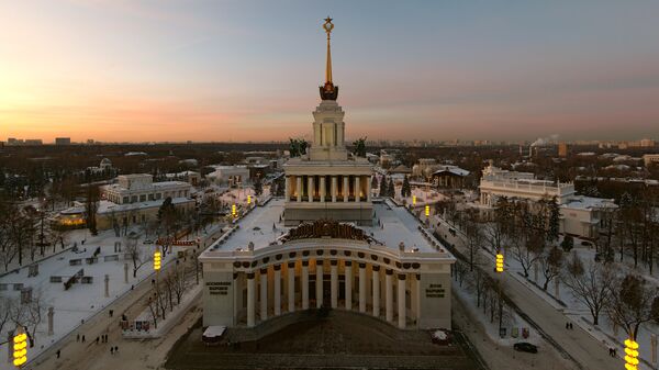 Всероссийский выставочный центр в Москве (ВДНХ) зимой Всероссийский выставочный центр в Москве (ВДНХ) зимой