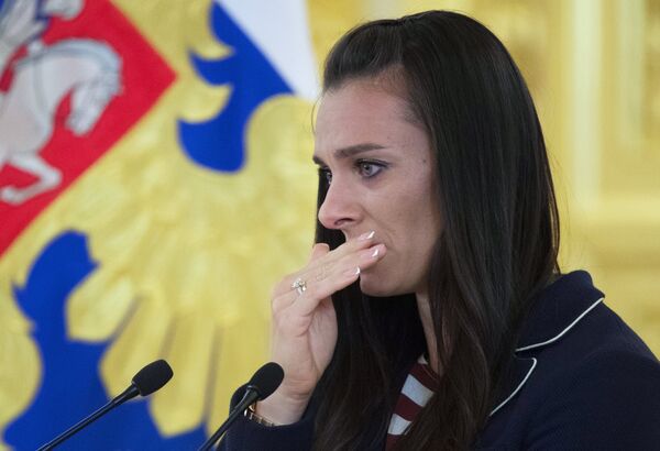 Двукратная олимпийская чемпионка Елена Исинбаева Двукратная олимпийская чемпионка Елена Исинбаева