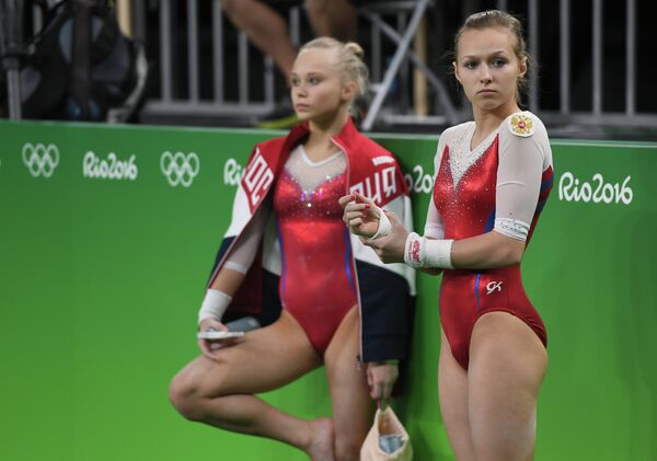 Спортсменки олимпийской сборной России по спортивной гимнастике Ангелина Мельникова и Дарья Спиридонова (справа) Спортсменки олимпийской сборной России по спортивной гимнастике Ангелина Мельникова и Дарья Спиридонова (справа)