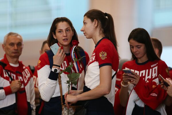 Татьяна Кошелева, Ирина Заряжко и Яна Щербань (слева направо) Татьяна Кошелева, Ирина Заряжко и Яна Щербань (слева направо)