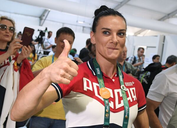 Двукратная олимпийская чемпионка в прыжках с шестом Елена Исинбаева Двукратная олимпийская чемпионка в прыжках с шестом Елена Исинбаева