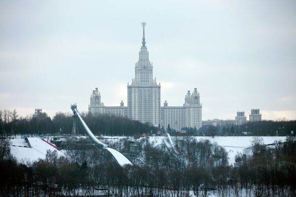 Трамплин на Воробьевых горах и здание МГУ Трамплин на Воробьевых горах и здание МГУ