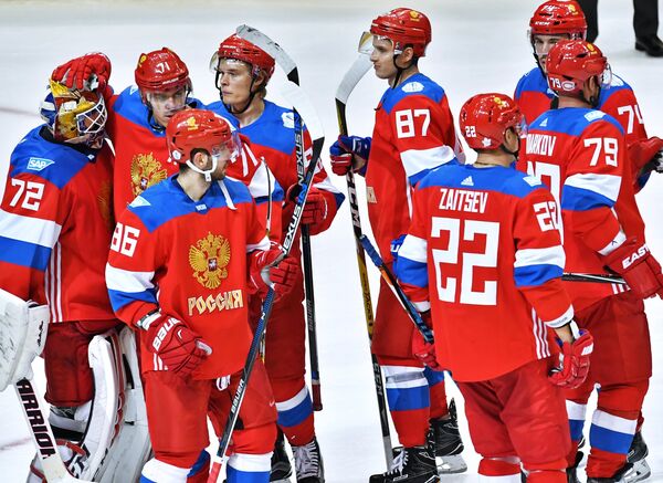 Хоккеисты сборной России после окончания матча Хоккеисты сборной России после окончания матча