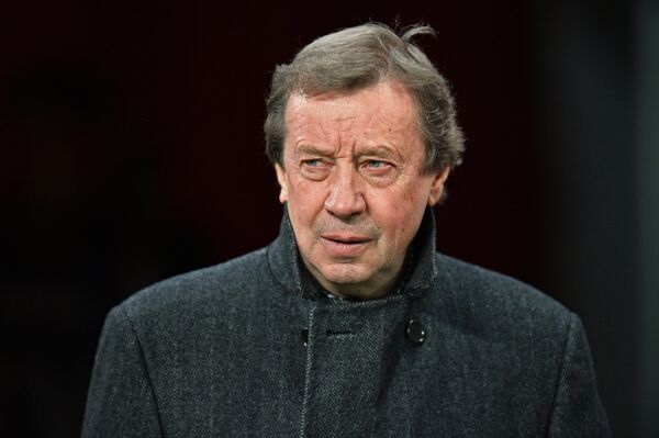 Главный тренер ФК Локомотив Юрий Сёмин Главный тренер ФК Локомотив Юрий Сёмин