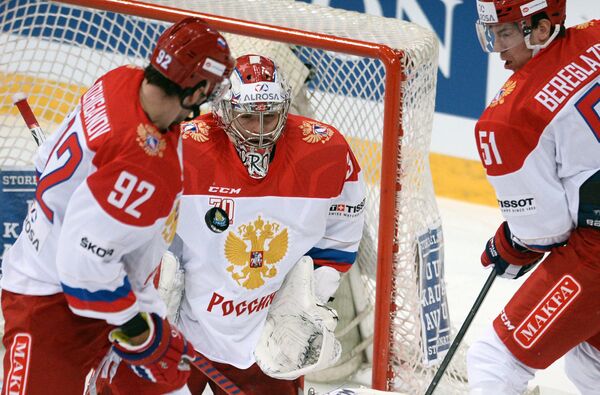 Хоккеисты сборной России Игорь Ожиганов, Илья Сорокин и Алексей Береглазов (слева направо) Хоккеисты сборной России Игорь Ожиганов, Илья Сорокин и Алексей Береглазов (слева направо)