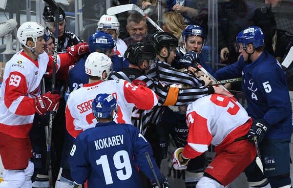 Потасовка игроков Динамо и Спартака Потасовка игроков Динамо и Спартака