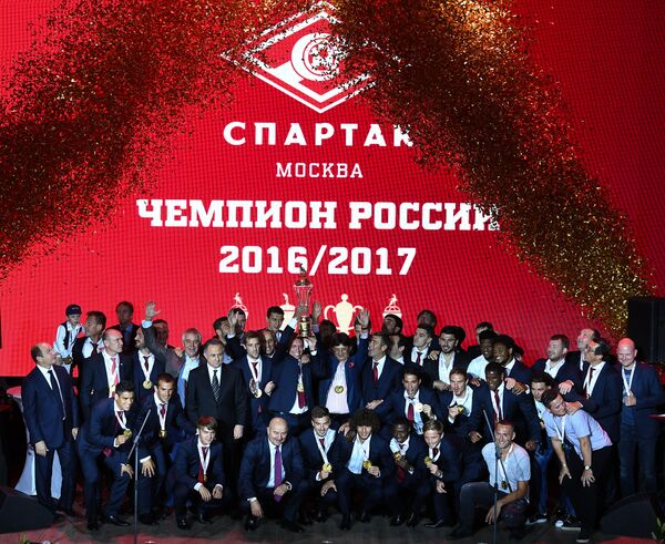 Церемония награждения игроков и тренеров ФК Спартак Церемония награждения игроков и тренеров ФК Спартак