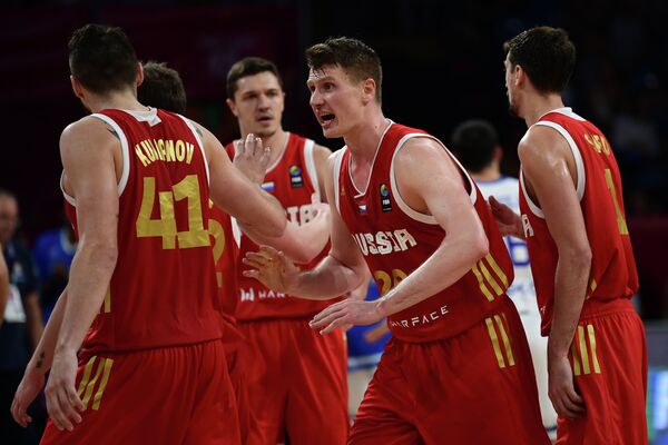 Форвард сборной России Андрей Воронцевич (в центре) Форвард сборной России Андрей Воронцевич (в центре)