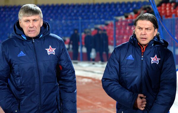 Главный тренер ФК СКА-Хабаровск Алексей Поддубский (справа) Главный тренер ФК СКА-Хабаровск Алексей Поддубский (справа)