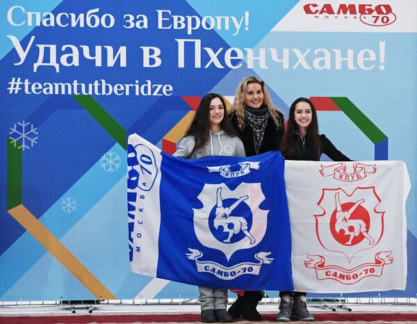 Евгения Медведева, Этери Тутберидзе и Алина Загитова (слева направо) Евгения Медведева, Этери Тутберидзе и Алина Загитова (слева направо)