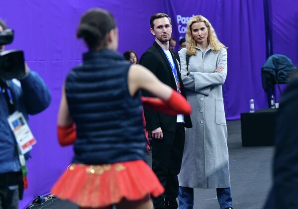 Этери Тутберидзе перед выступлением Алины Загитовой Этери Тутберидзе перед выступлением Алины Загитовой