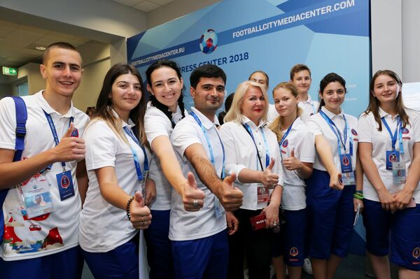 Волонтеры на открытии городского пресс-центра чемпионата мира по футболу в Сочи Волонтеры на открытии городского пресс-центра чемпионата мира по футболу в Сочи