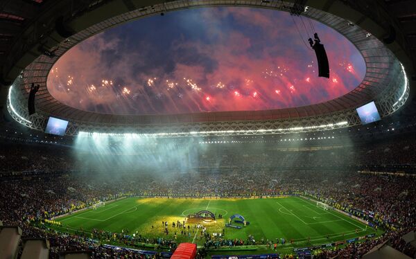 Салют на церемонии награждения победителей чемпионата мира по футболу в Москве Салют на церемонии награждения победителей чемпионата мира по футболу в Москве