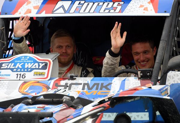 Экипаж команды SNAG Racing пилот Сергей Карякин и штурман Антон Власюк (справа налево) Экипаж команды SNAG Racing пилот Сергей Карякин и штурман Антон Власюк (справа налево)