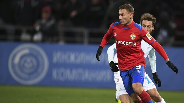 Форвард ЦСКА Фёдор Чалов (на первом плане) и хавбек Зенита Клаудио Маркизио Форвард ЦСКА Фёдор Чалов (на первом плане) и хавбек Зенита Клаудио Маркизио