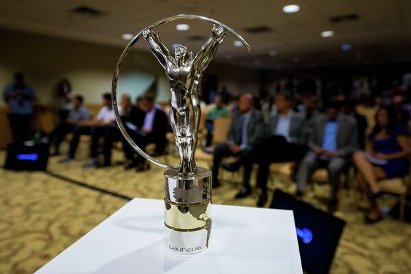 Статуэтка премии Laureus Статуэтка премии Laureus