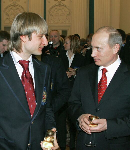 Олимпийский чемпион фигурист Евгений Плющенко и президент РФ Владимир Путин Олимпийский чемпион фигурист Евгений Плющенко и президент РФ Владимир Путин