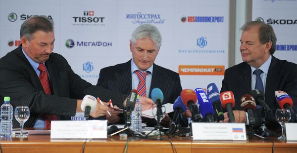 Владислав Третьяк, Зинэтула Билялетдинов и Валерий Фесюк (слева направо) Владислав Третьяк, Зинэтула Билялетдинов и Валерий Фесюк (слева направо)