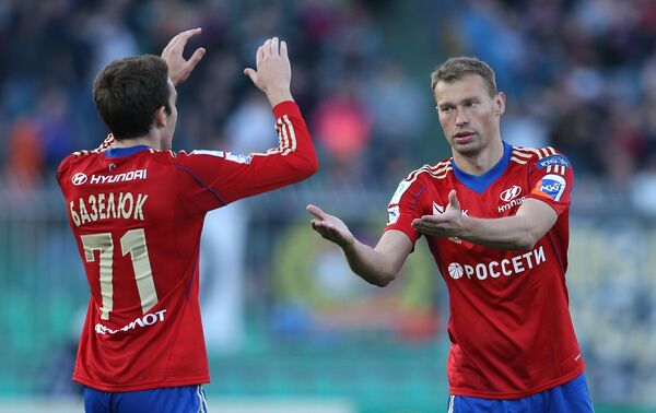 Игроки ЦСКА Константин Базелюк (слева) и Василий Березуцкий Игроки ЦСКА Константин Базелюк (слева) и Василий Березуцкий
