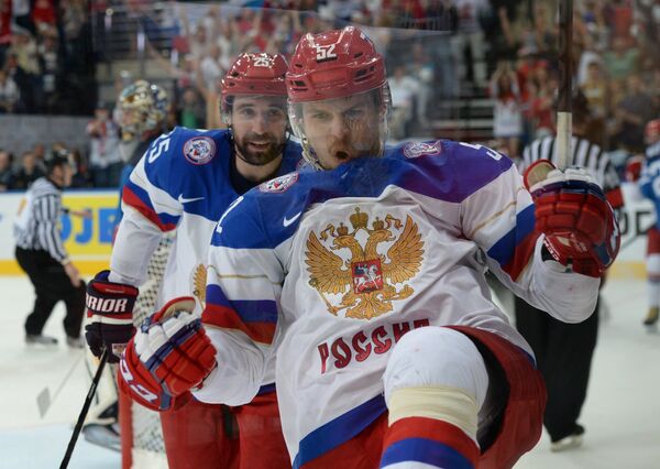 Хоккеисты сборной России Данис Зарипов (слева) и Сергей Широков радуются заброшенной шайбе Хоккеисты сборной России Данис Зарипов (слева) и Сергей Широков радуются заброшенной шайбе