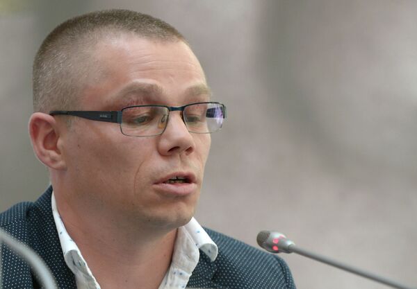 Тренер Александра Поветкина на пресс-конференции Тренер Александра Поветкина на пресс-конференции
