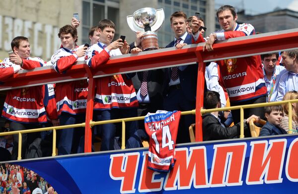 Чествование сборной России по хоккею в Москве Чествование сборной России по хоккею в Москве