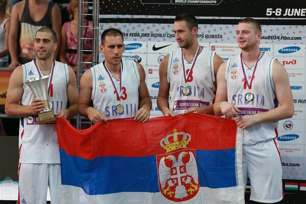 Игроки сборной Сербии, занявшие второе место на чемпионате мира по баскетболу 3х3 Игроки сборной Сербии, занявшие второе место на чемпионате мира по баскетболу 3х3