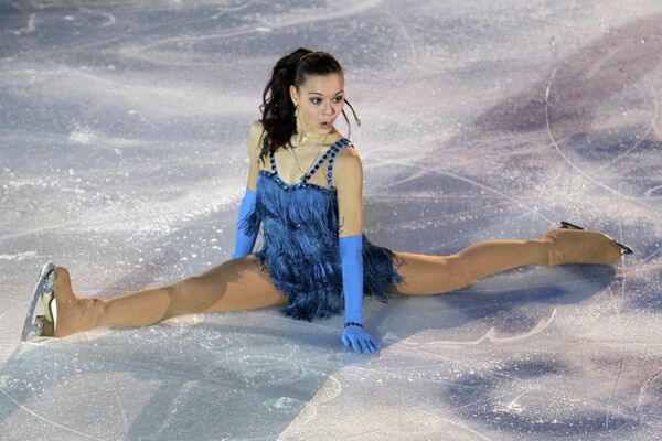 Россиянка Аделина Сотникова во время показательного выступления на чемпионате Европы по фигурному катанию в Загребе (Хорватия) Россиянка Аделина Сотникова во время показательного выступления на чемпионате Европы по фигурному катанию в Загребе (Хорватия)