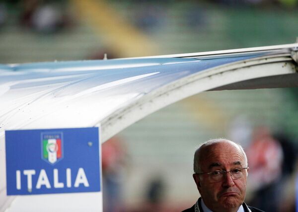 Президент Федерации футбола Италии (FIGC) Карло Тавеккио Президент Федерации футбола Италии (FIGC) Карло Тавеккио