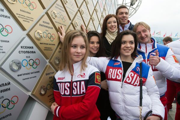 стена чемпионов игр в олимпийском парке. Смотреть фото стена чемпионов игр в олимпийском парке. Смотреть картинку стена чемпионов игр в олимпийском парке. Картинка про стена чемпионов игр в олимпийском парке. Фото стена чемпионов игр в олимпийском парке
