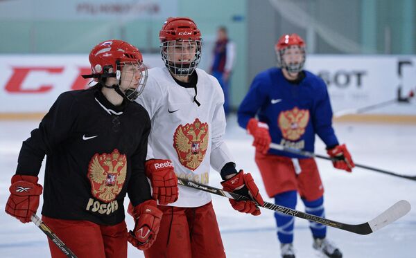 Тренировка женской сборной России по хоккею Тренировка женской сборной России по хоккею