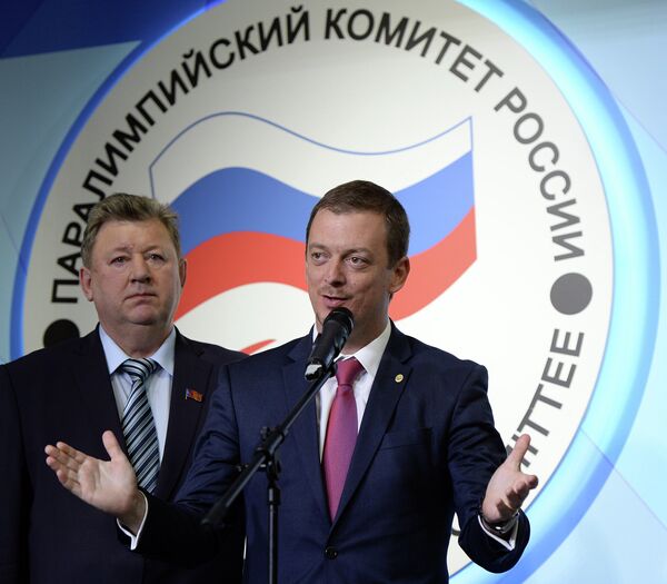 Эндрю Парсонс (справа) Эндрю Парсонс (справа)