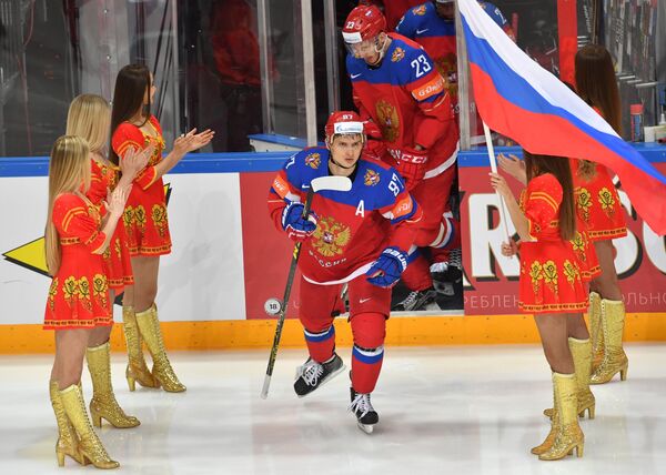 Форварды сборной России Вадим Шипачев (на переднем плане) и Роман Любимов Форварды сборной России Вадим Шипачев (на переднем плане) и Роман Любимов