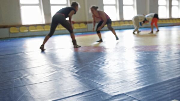 Спортсменки женской сборной РФ по борьбе на тренировке