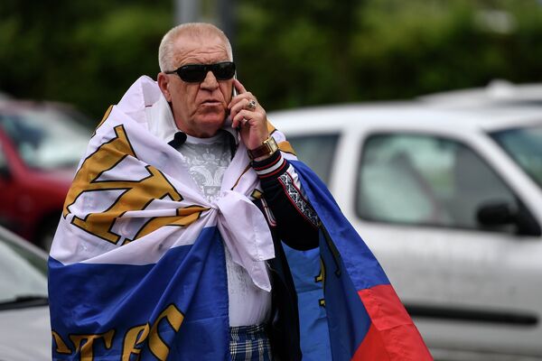 Российский болельщик перед матчем Российский болельщик перед матчем