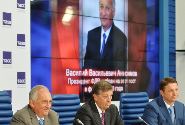 Василий Анисимов, Игорь Казиков и Игорь Сидоркевич (слева направо) Василий Анисимов, Игорь Казиков и Игорь Сидоркевич (слева направо)